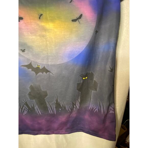 Halloween graphic tshirt with bride and groom skeleton. - Picture 9 of 12